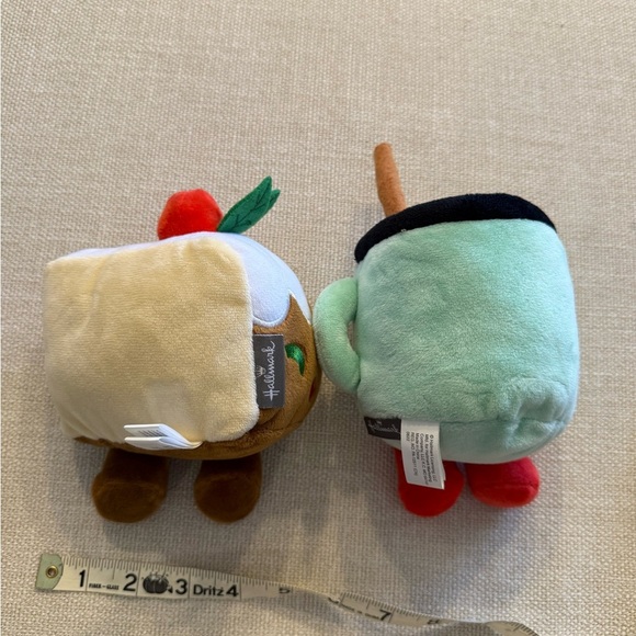 Hallmark Better Together Magnetic Christmas Set Plush Toy Eggnog & Fruitcake - Picture 3 of 6